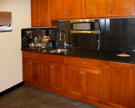 23152 Verdugo Dr, Laguna Hills, CA à louer Photo intérieure– Image 2 sur 2