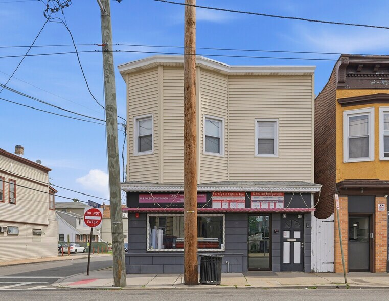 598 Van Houten Ave, Clifton, NJ à vendre - Photo de l’immeuble – Image 2 sur 29