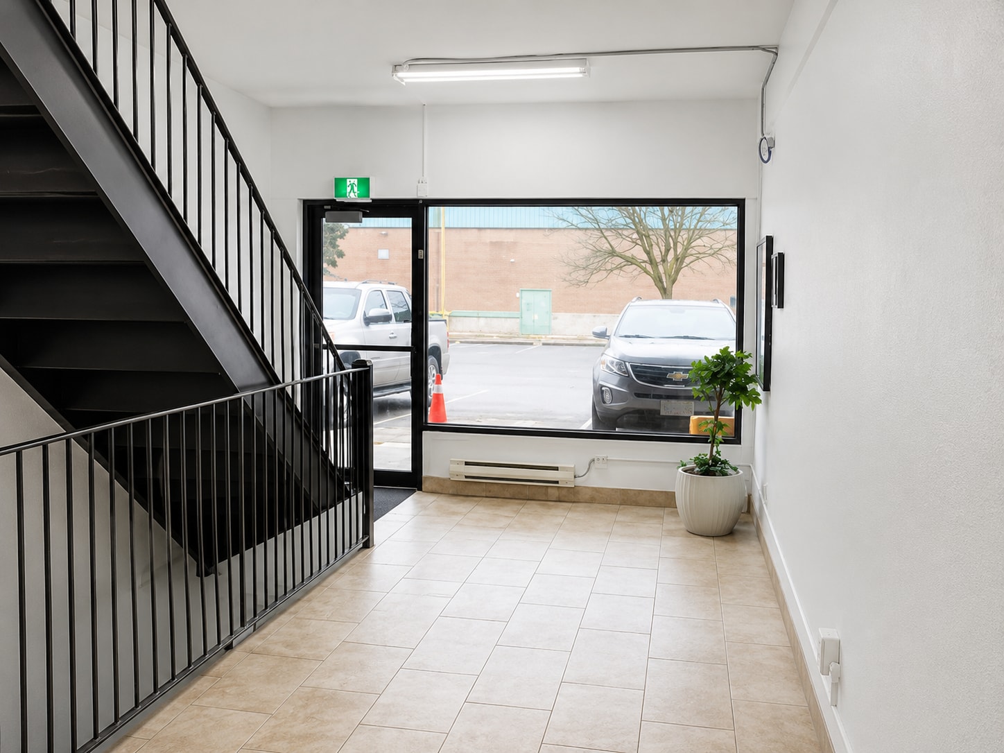 640-650 King St E, Oshawa, ON à louer Photo intérieure– Image 1 sur 9