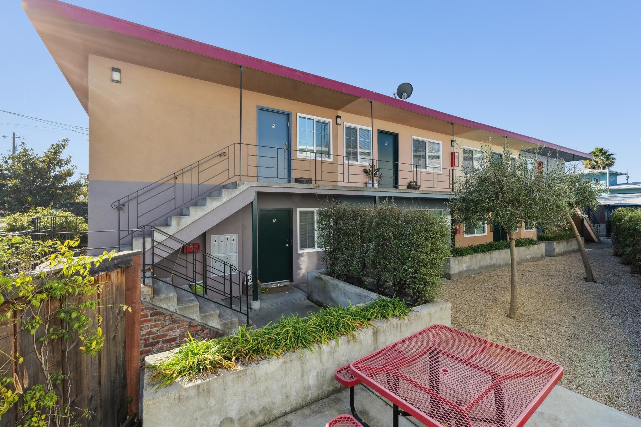 6563 Shattuck Ave, Oakland, CA à vendre Photo de l’immeuble– Image 1 sur 35