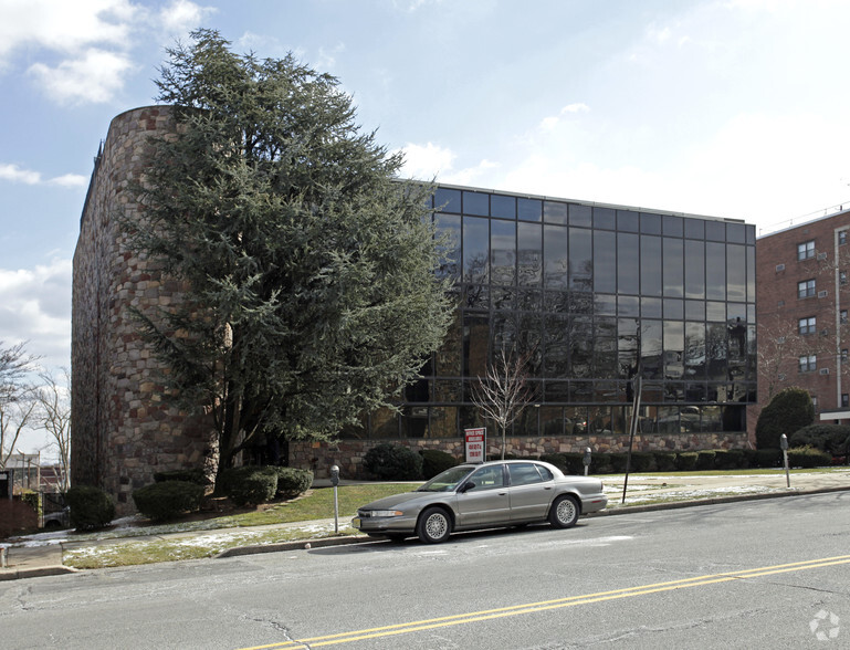 85 Orient Way, Rutherford, NJ à louer - Photo de l’immeuble – Image 2 sur 88