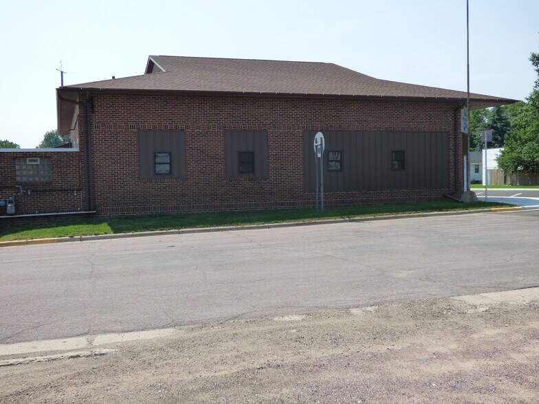 106 N Renville St, Winthrop, MN à vendre - Photo de l’immeuble – Image 3 sur 14
