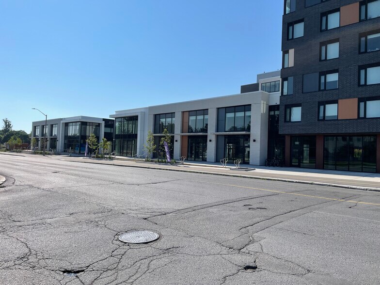 770 Brookfield Rd, Ottawa, ON à louer - Photo de l’immeuble – Image 1 sur 2