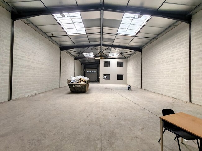 Plus de détails pour 58 Rue Du Pre Des Aulnes, Pontault-Combault - Industriel/Logistique à louer