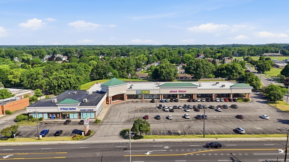 1826 E Ridge Rd, Irondequoit, NY à vendre - Photo de l’immeuble – Image 2 sur 7