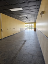 3687 Tampa Rd, Oldsmar, FL à louer Photo intérieure– Image 2 sur 3