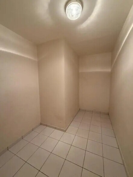 Local d’activités dans Amiens à louer - Photo intérieure – Image 2 sur 2