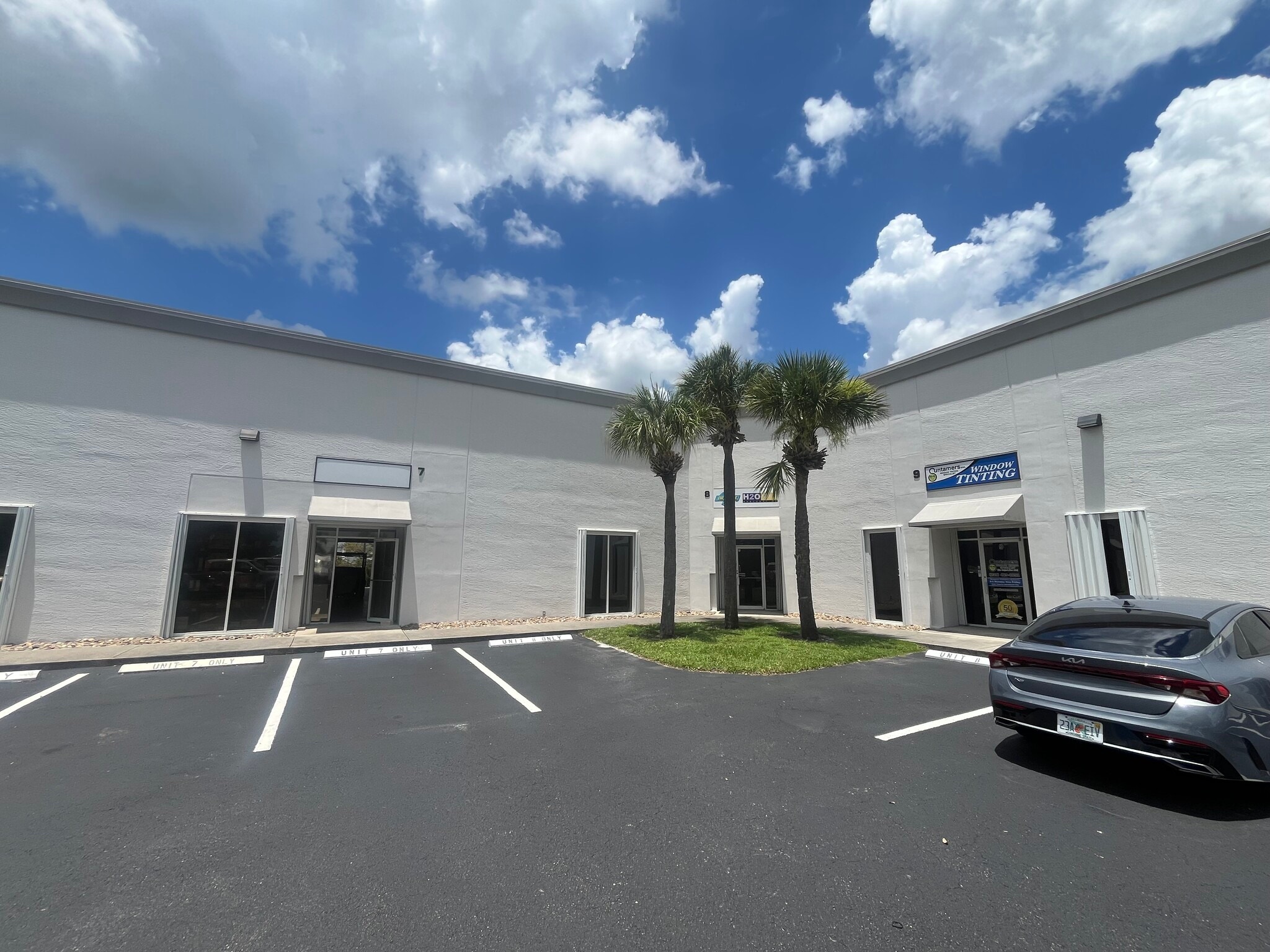 13850 Treeline Ave S, Fort Myers, FL à louer Photo de l’immeuble– Image 1 sur 4