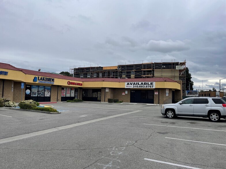 14607 Ramona Blvd, Baldwin Park, CA à louer - Photo de l’immeuble – Image 2 sur 5