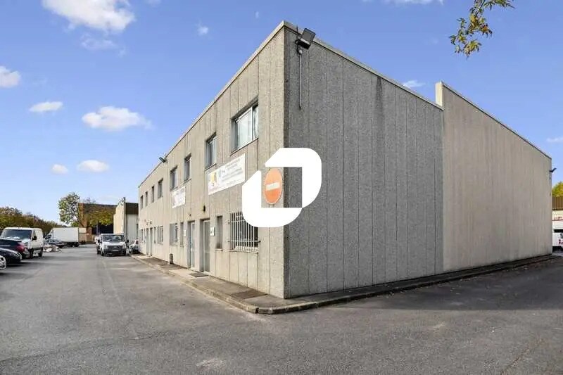 Local d’activités dans Grigny à louer - Photo de l’immeuble – Image 1 sur 9