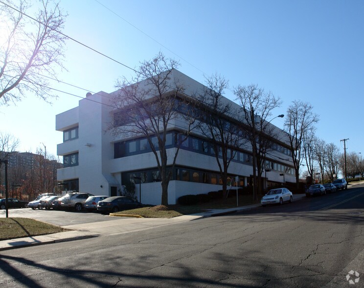 1751 Elton Rd, Silver Spring, MD à louer - Photo de l’immeuble – Image 3 sur 3