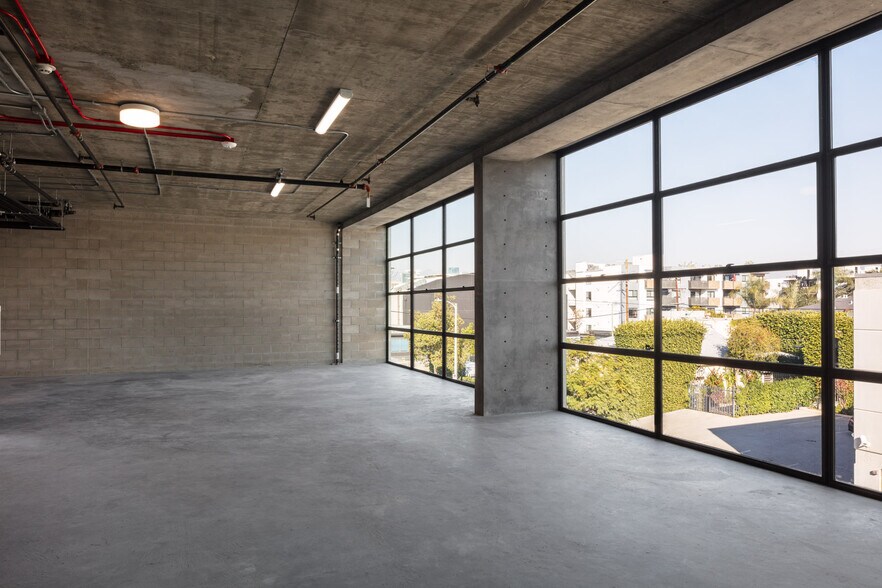 743 Seward St, Los Angeles, CA à louer - Photo de l’immeuble – Image 3 sur 26