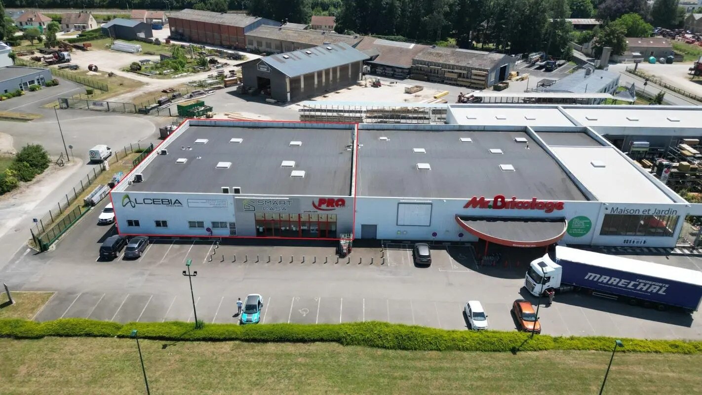 Local commercial dans Les Villages Vovéens à vendre Photo de l’immeuble– Image 1 sur 26