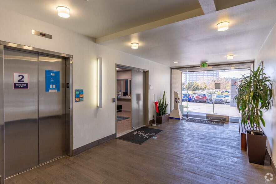 5333 Mission Center Rd, San Diego, CA à louer - Hall d’entrée – Image 3 sur 3