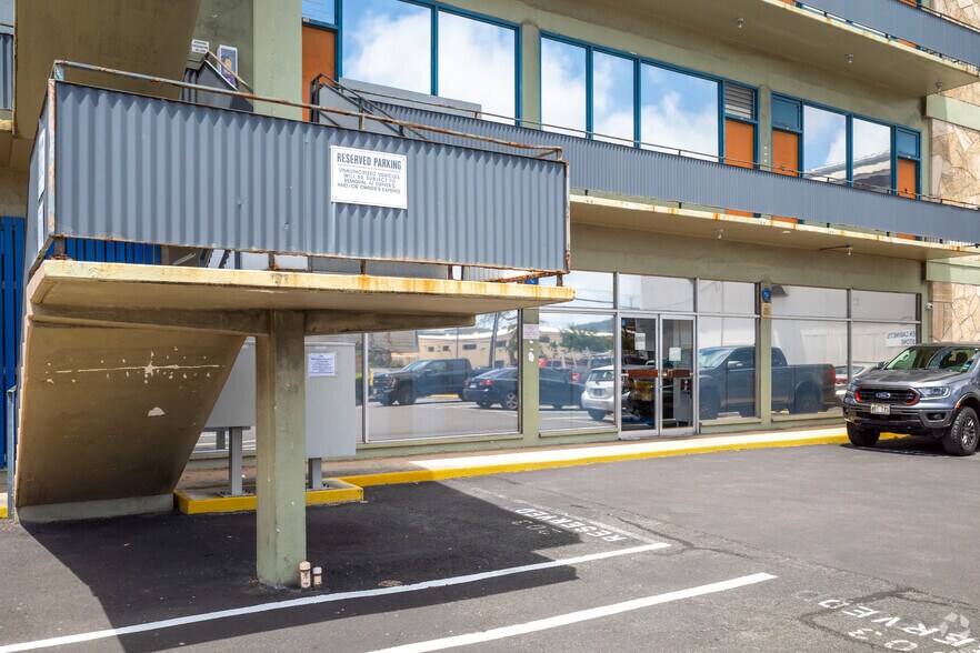 904 Kohou St, Honolulu, HI à louer - Photo de l’immeuble – Image 2 sur 4