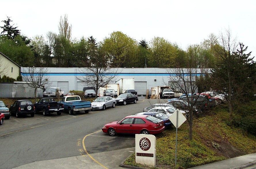 6306 215th St SW, Mountlake Terrace, WA à louer - Photo de l’immeuble – Image 2 sur 5