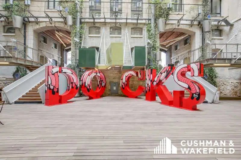 10 Place De La Joliette, Marseille à louer - Photo de l’immeuble – Image 1 sur 25