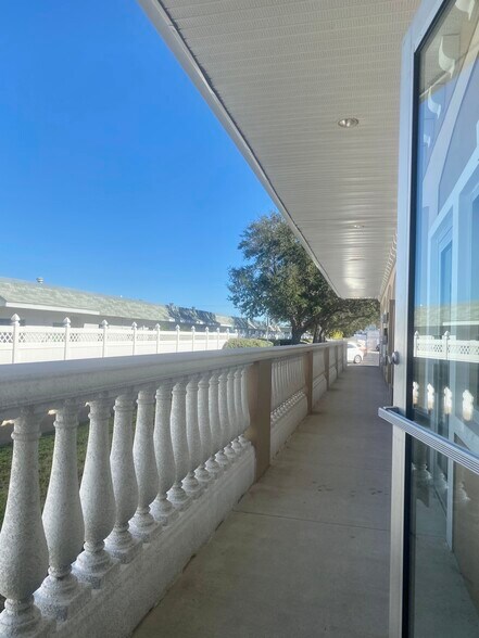 7855 38th Ave N, Saint Petersburg, FL à louer - Photo de l’immeuble – Image 3 sur 12