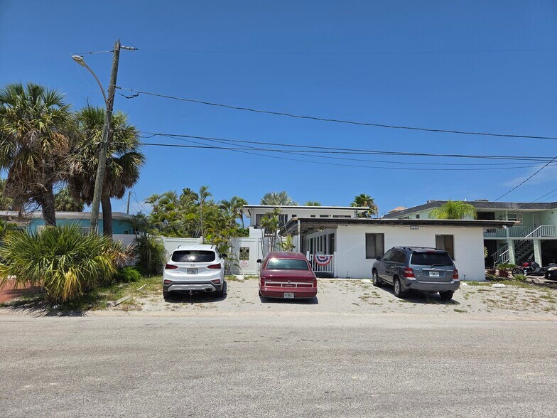 580 Bay Esplanade, Clearwater, FL à vendre - Photo de l’immeuble – Image 2 sur 16