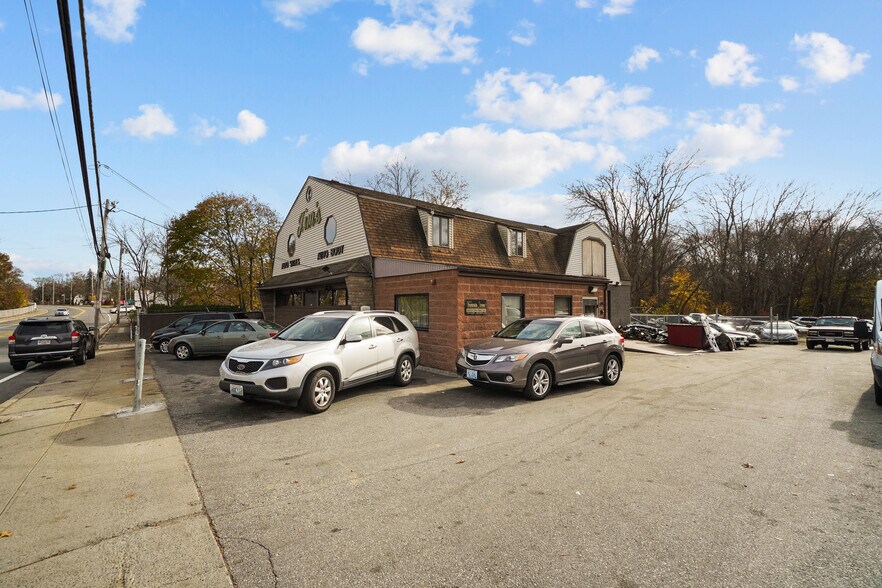 1153 Central Ave, Pawtucket, RI à vendre - Photo de l’immeuble – Image 3 sur 11