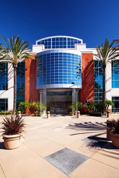 6200 Greenwich Dr, San Diego, CA à louer - Photo de l’immeuble – Image 2 sur 4