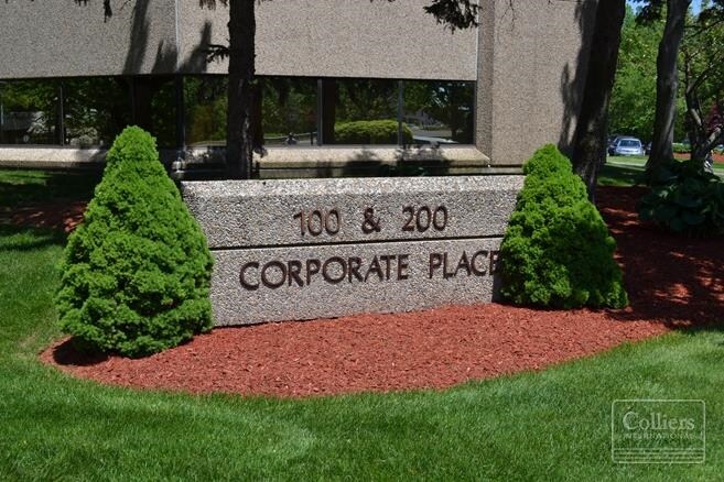 200 Corporate Pl, Rocky Hill, CT à louer - Photo de l’immeuble – Image 2 sur 4