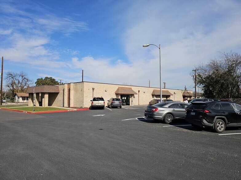 600 Division Ave, San Antonio, TX à vendre - Photo de l’immeuble – Image 2 sur 8