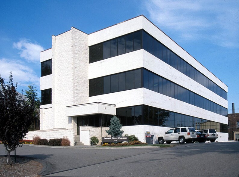 221 7th St, Pittsburgh, PA à louer - Photo de l’immeuble – Image 2 sur 4