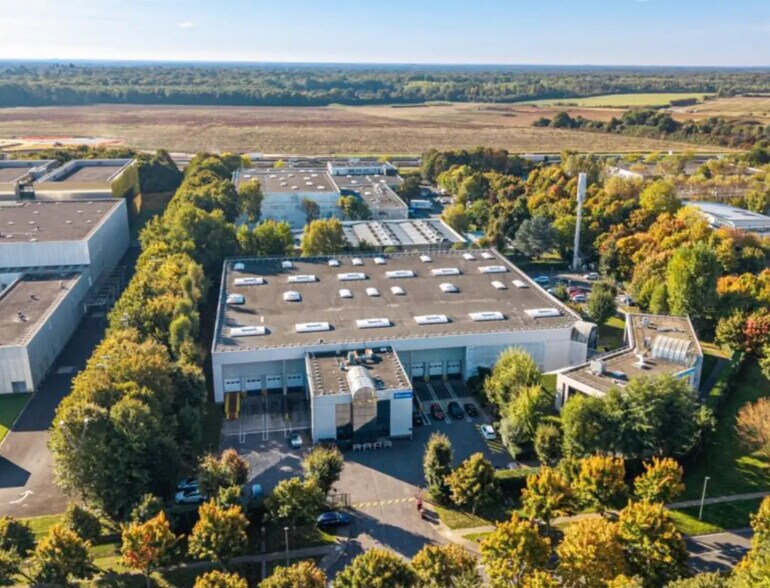 Industriel/Logistique dans Bussy-Saint-Georges à louer - Photo de l’immeuble – Image 2 sur 7