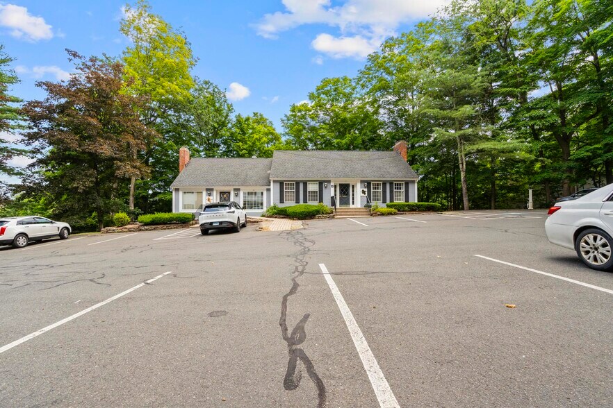 45 W Main St, Avon, CT à vendre - Photo de l’immeuble – Image 3 sur 20