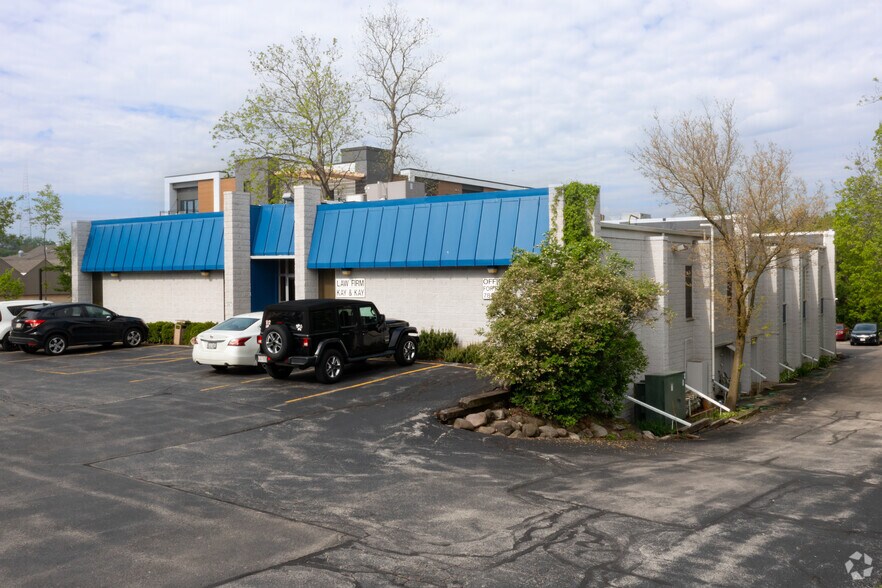 675 N Brookfield Rd, Brookfield, WI à louer - Photo principale – Image 1 sur 6