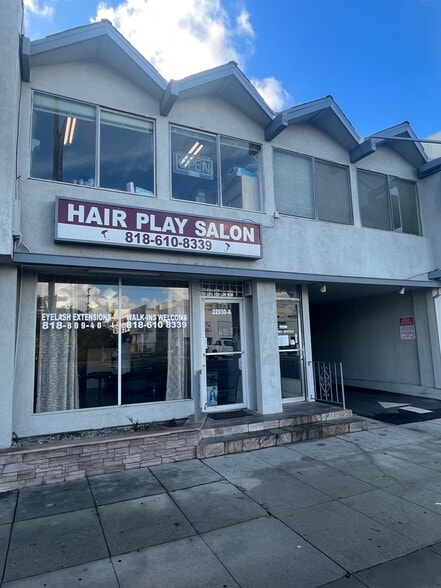 22026-22030 Ventura Blvd, Woodland Hills, CA à louer - Photo de l’immeuble – Image 2 sur 6