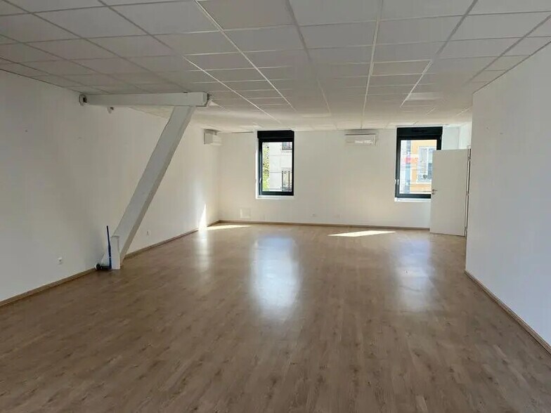 Bureau dans Villeurbanne à louer - Photo de l’immeuble – Image 2 sur 5