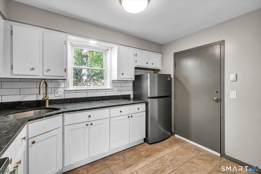 40 Briarwood Ln, Branford, CT à vendre - Photo de l’immeuble – Image 3 sur 36
