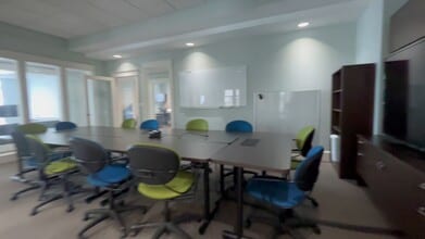 337-347 Park Ave, Pewaukee, WI à louer - Vidéo sur l’annonce professionnelle 