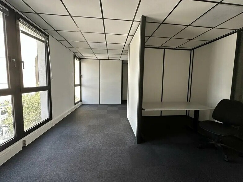 Bureau dans Aix-en-Provence à louer - Photo de l’immeuble – Image 3 sur 10