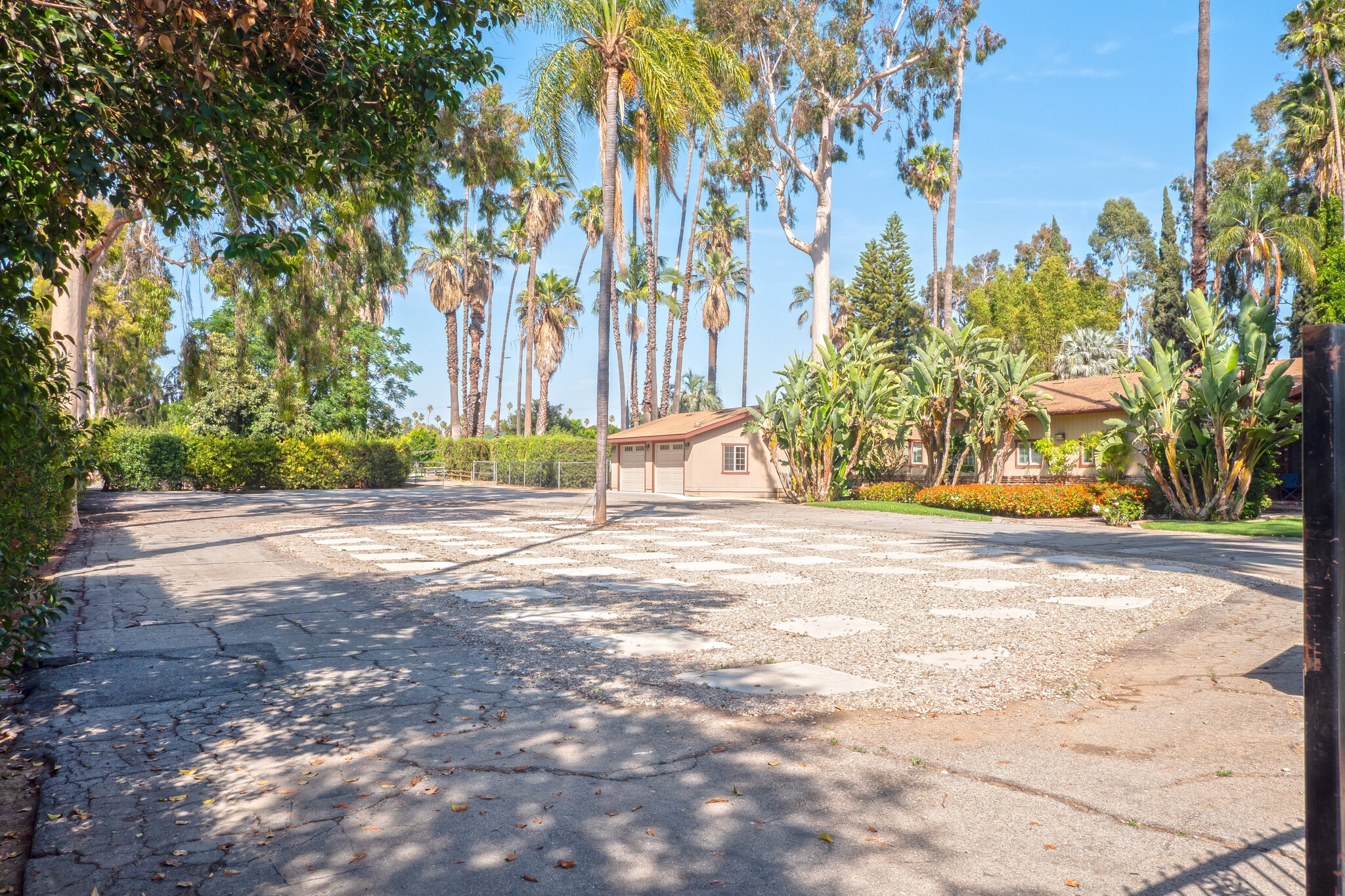 2083 Grace St, Riverside, CA à vendre Photo principale– Image 1 sur 36