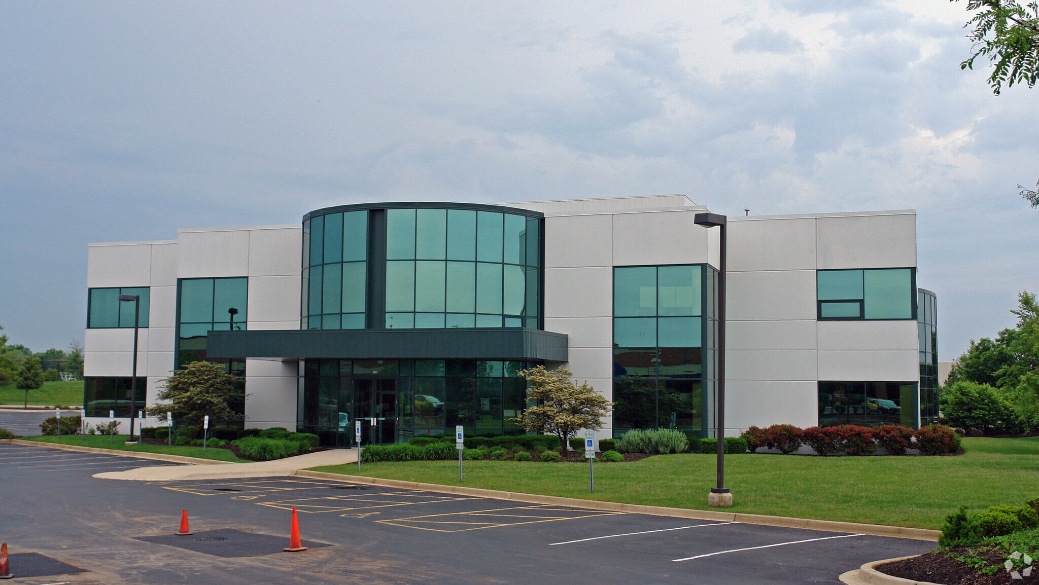 7020 High Grove Blvd, Burr Ridge, IL à louer Photo de l’immeuble– Image 1 sur 9