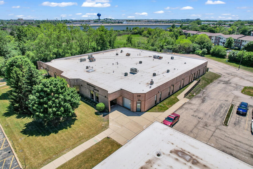 391 Quadrangle Dr, Bolingbrook, IL à louer - Photo de l’immeuble – Image 2 sur 14