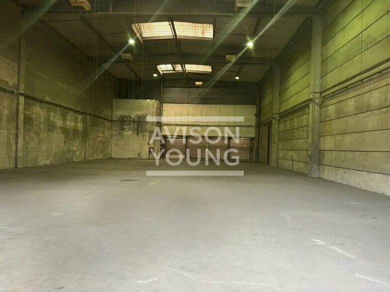 Local d’activités dans Saint-Ouen-sur-Seine à louer - Photo de l’immeuble – Image 2 sur 5