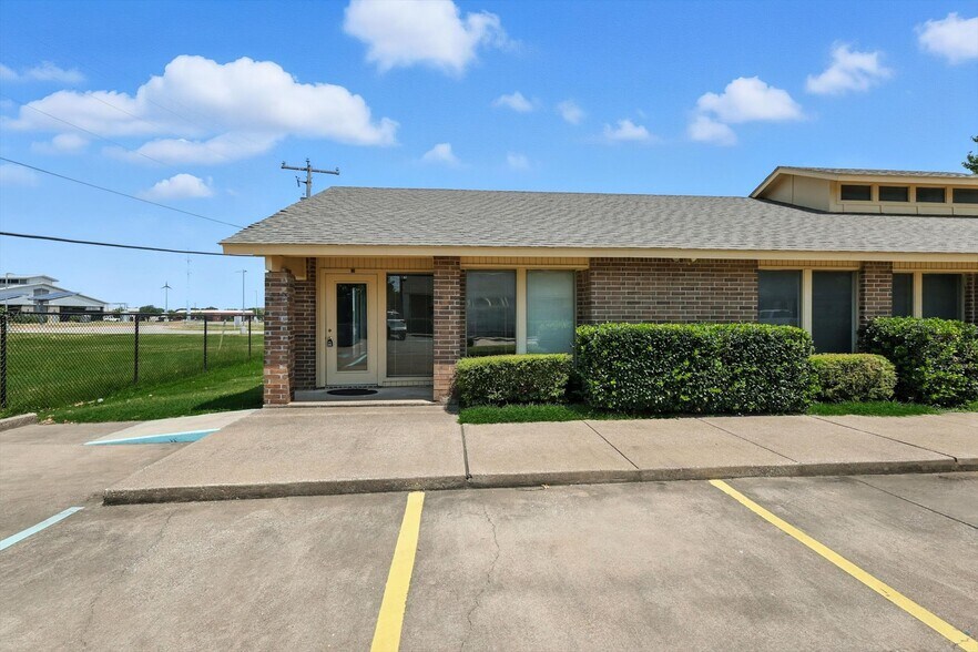 2214 Michigan Ave, Arlington, TX à louer - Photo de l’immeuble – Image 2 sur 17