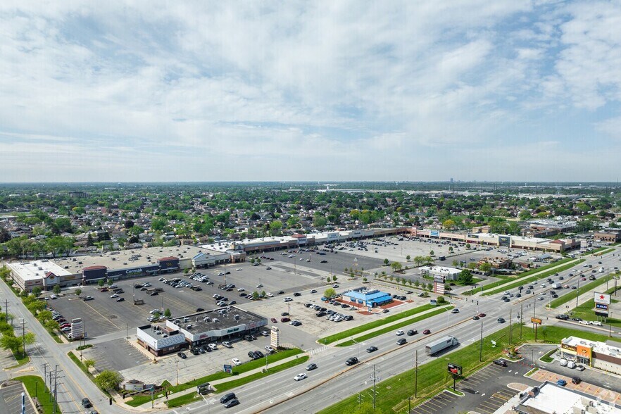 950 Winston Plz, Melrose Park, IL à louer - Photo de l’immeuble – Image 3 sur 9