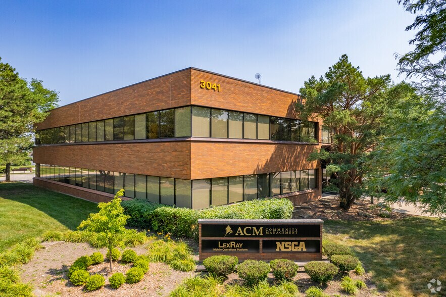 3041 Woodcreek Dr, Downers Grove, IL à louer - Photo principale – Image 1 sur 8