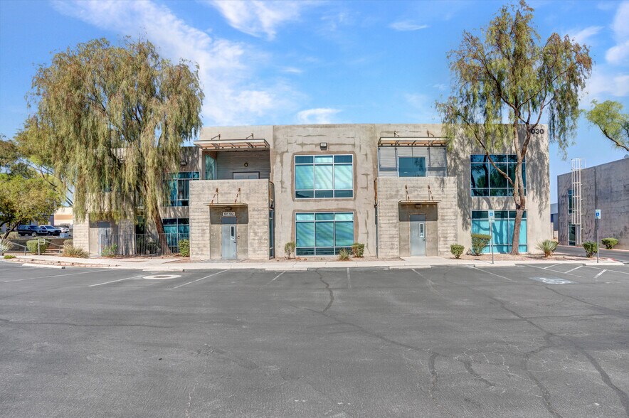 4030 E Post Rd, Las Vegas, NV à vendre - Photo de l’immeuble – Image 2 sur 18