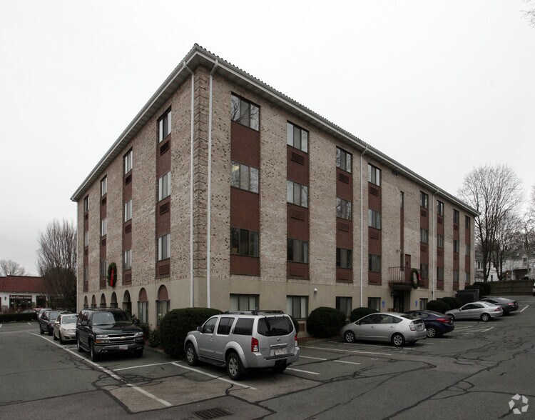 148 Linden St, Wellesley, MA à louer - Photo de l’immeuble – Image 2 sur 10