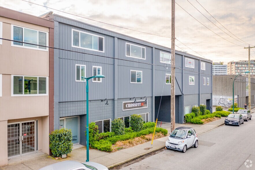 270-282 E 1st Ave, Vancouver, BC à louer - Photo de l’immeuble – Image 2 sur 4