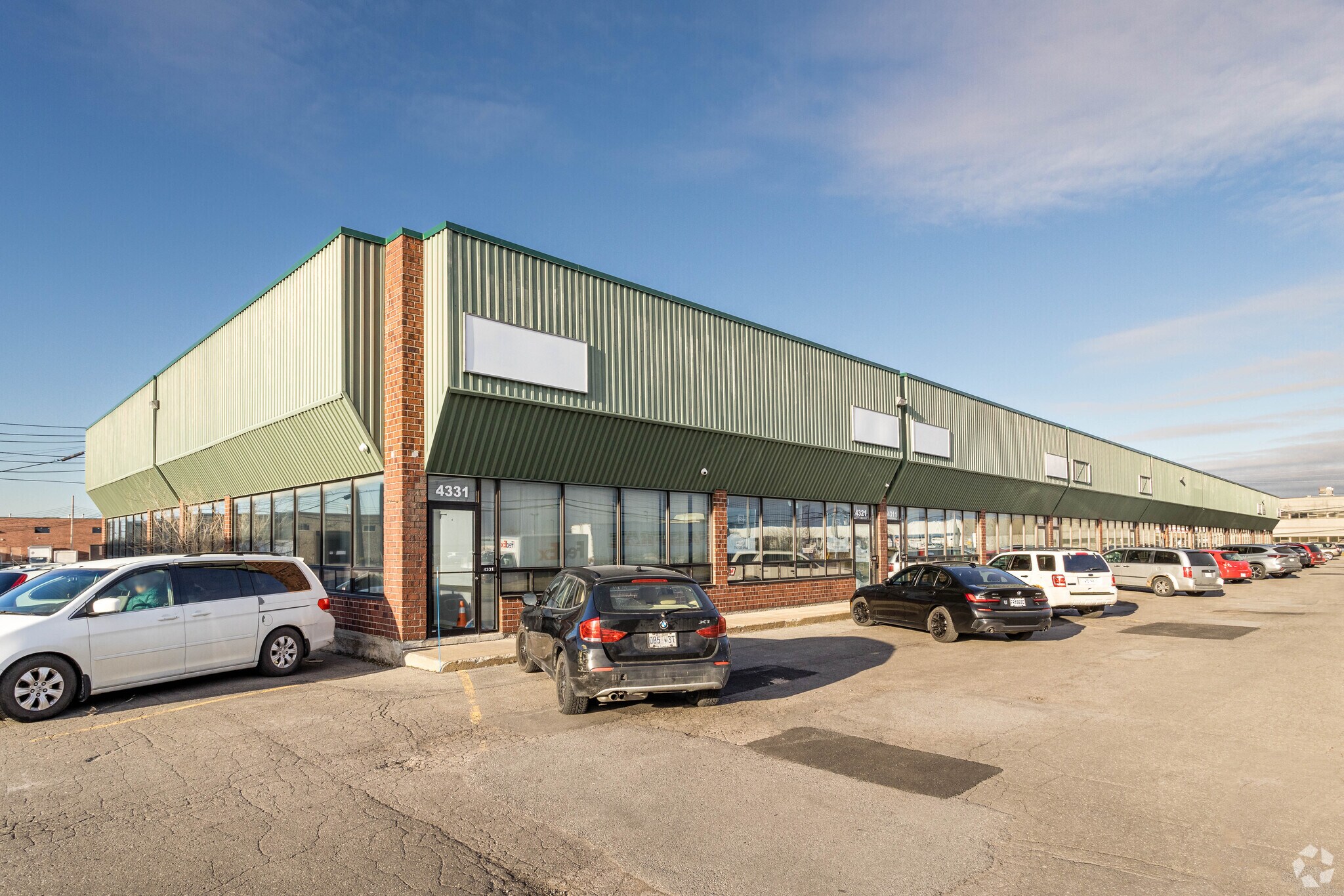 4201-4331 Rue Garand, Montréal, QC à louer Photo principale– Image 1 sur 6