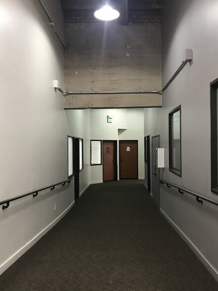 300 S Raymond Ave, Pasadena, CA à louer - Photo intérieure – Image 3 sur 11