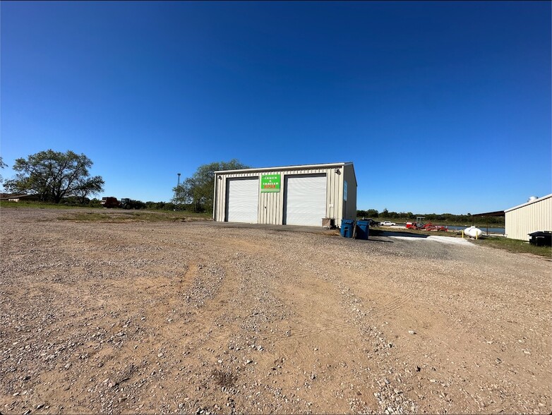 215 Interstate Hwy W, Cumby, TX à vendre - Photo de l’immeuble – Image 3 sur 18