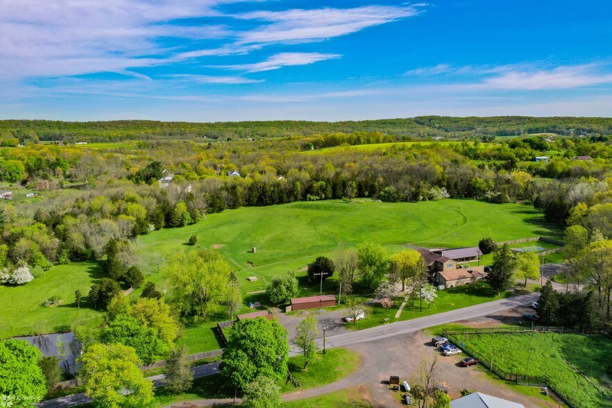2071 Baus Rd, East Greenville, PA à vendre - Photo de l’immeuble – Image 3 sur 59